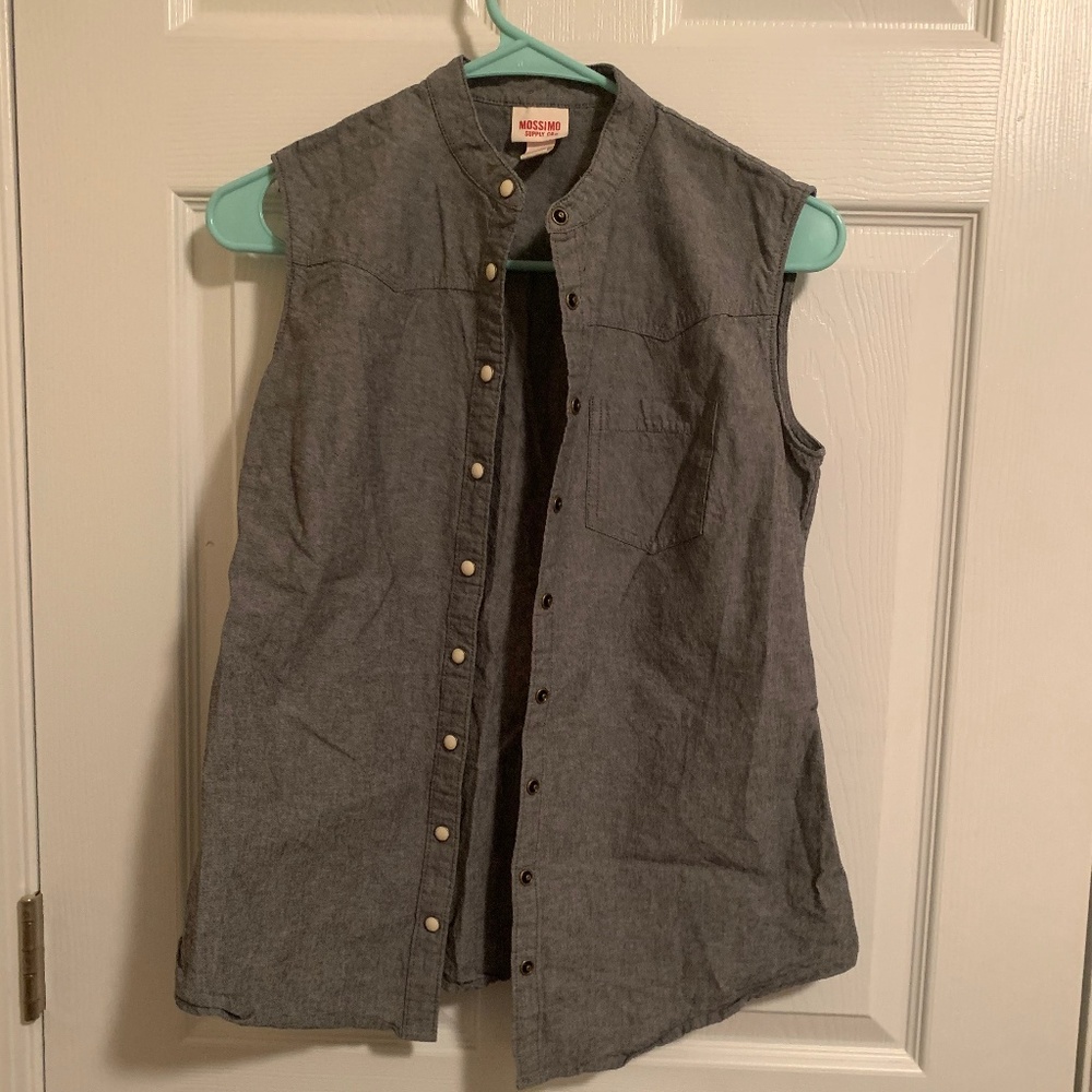 3/$10🌸 Mossimo Grey Denim Vest S